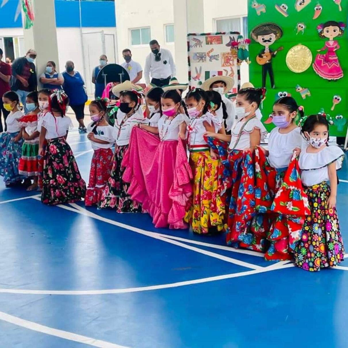Nivel primaria de CSA Coatzacoalcos participa en el evento México de mil colores