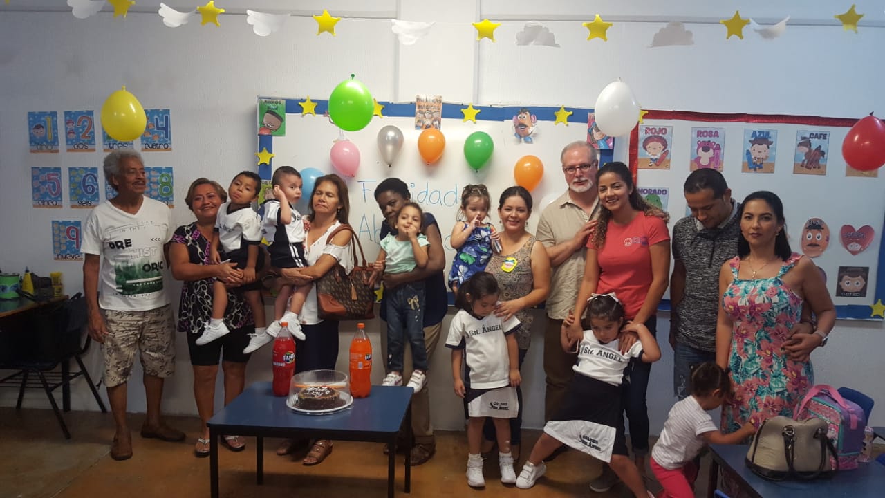 Abuelos posaron para la cámara.
