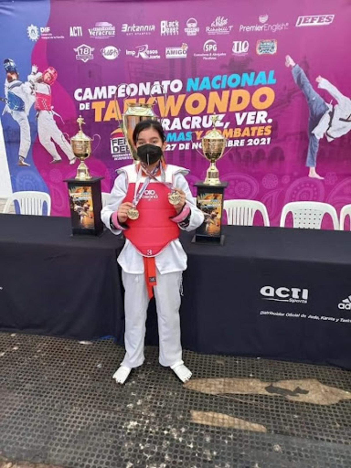 Estudiante Grizzly obtiene primer lugar en formas y segundo en combate en evento nacional de tae kwon do