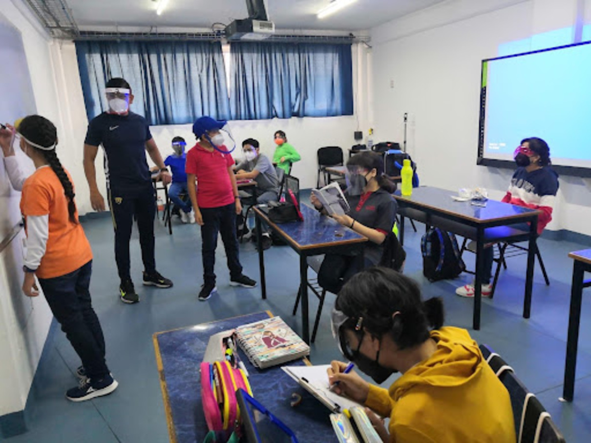 Regreso seguro de niveles Secundaria y Bachillerato en Colegio Sn Ángel 