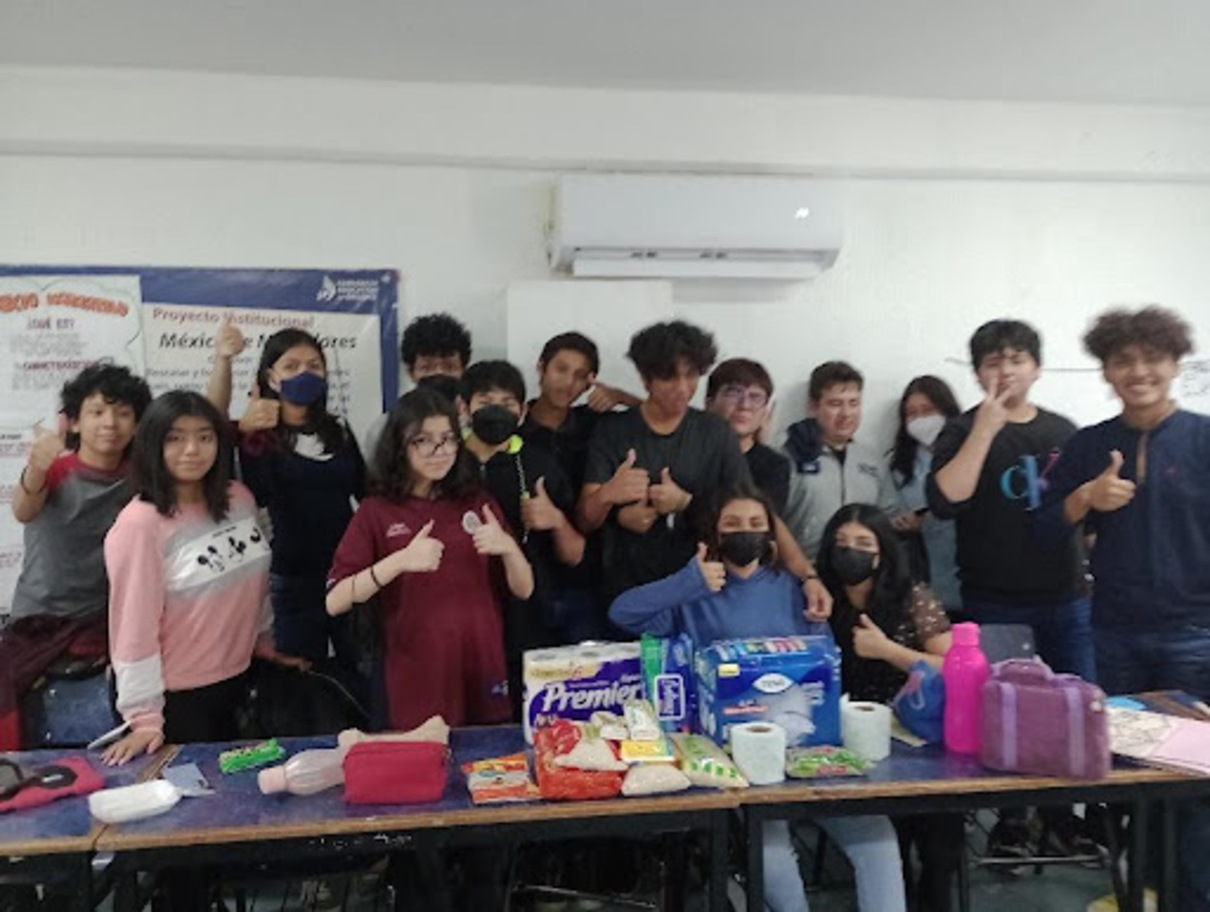 Estudiantes de CSA Coatzacoalcos participan en campaña invernal Abrigando con amor 