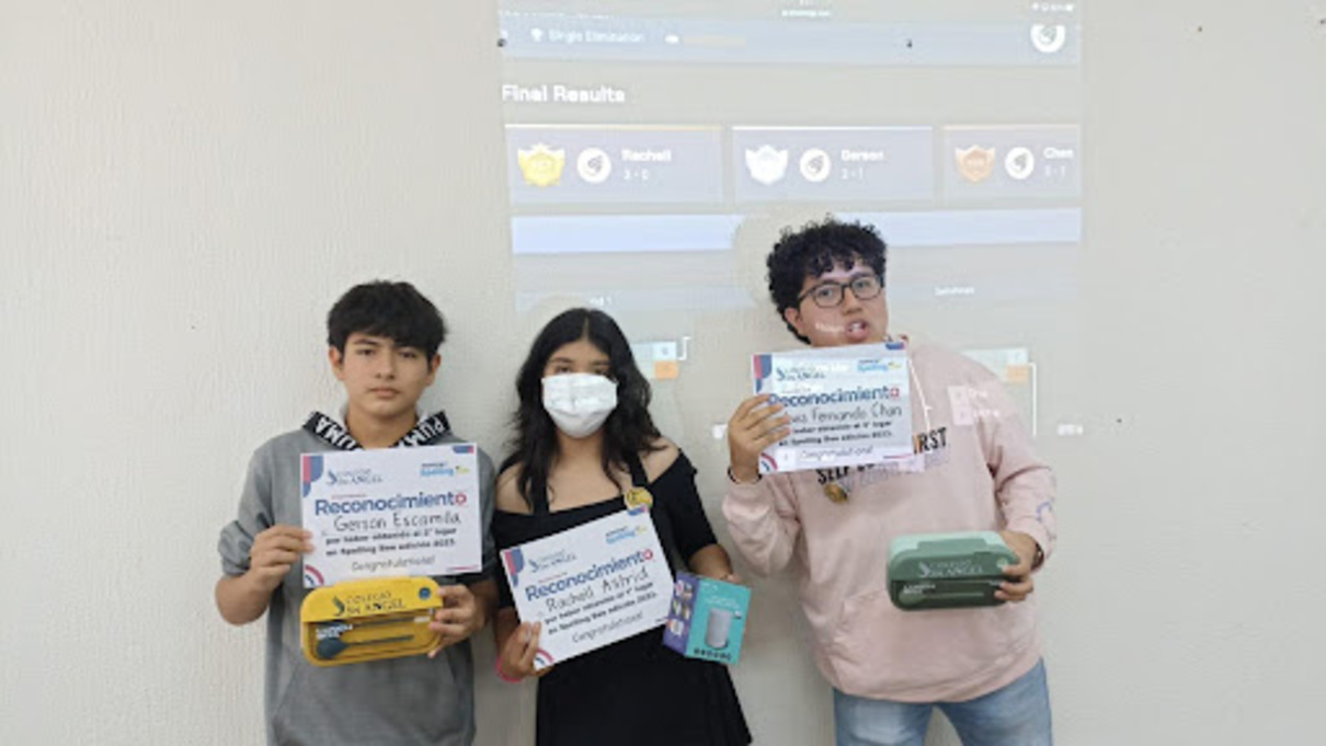 Estudiantes de bachillerato participan en Spelling Bee 