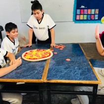 Los alumnos realizan algunas dinámicas.