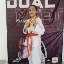 ¡Estudiante Grizzly obtuvo medalla de oro en la competencia DUALMEET de Tae Kwon Do.