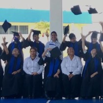TOMA FOTOGRÁFICA PARA GRADUADOS SEXTO DE PRIMARIA
