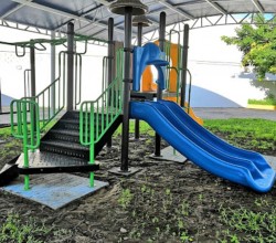 Colegio Sn Ángel estrena juegos infantiles