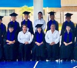 TOMA FOTOGRÁFICA PARA GRADUADOS SEXTO DE PRIMARIA